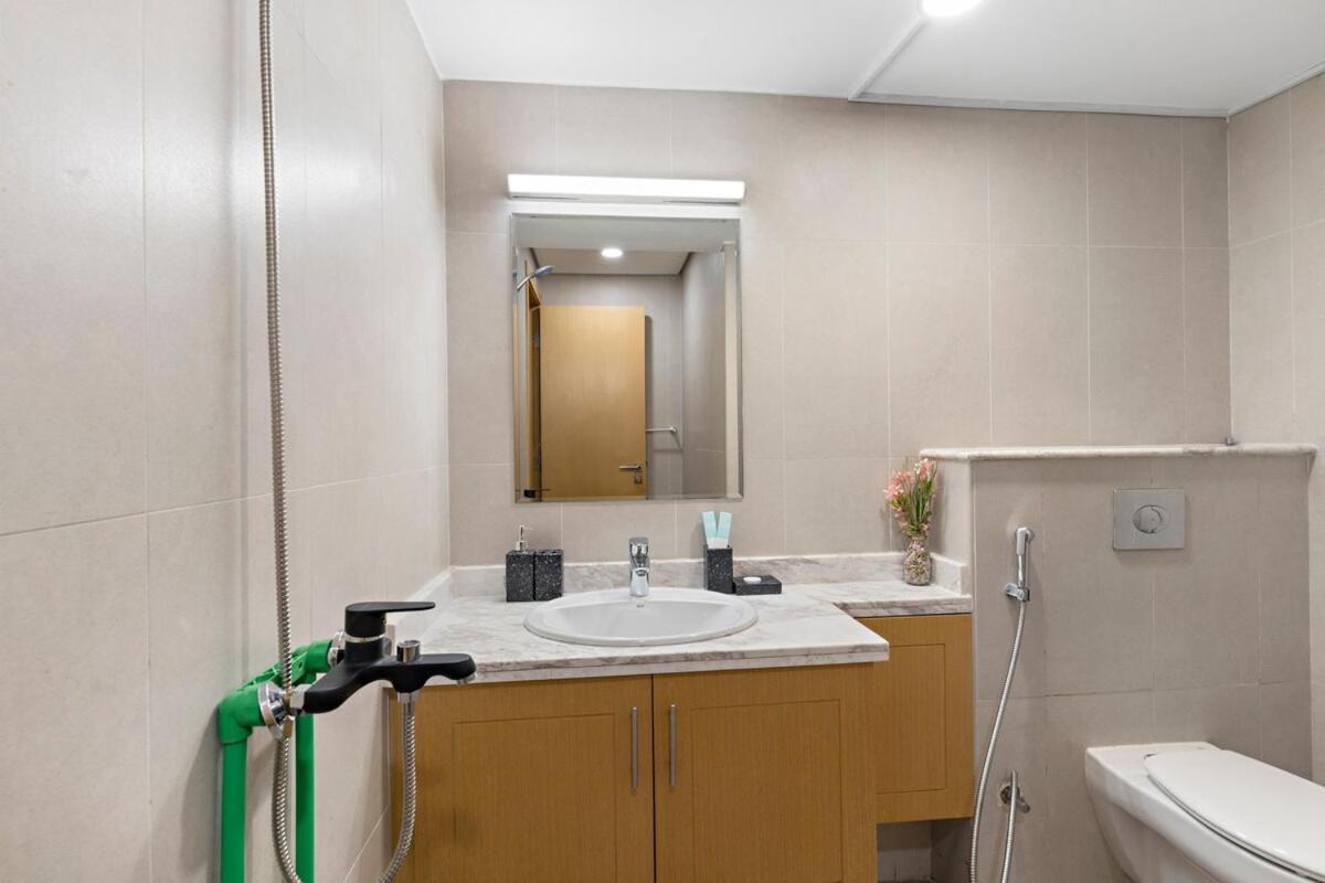 Apartment Spacious & Modern 3br With Maids Townhouse At Souk Warsan F